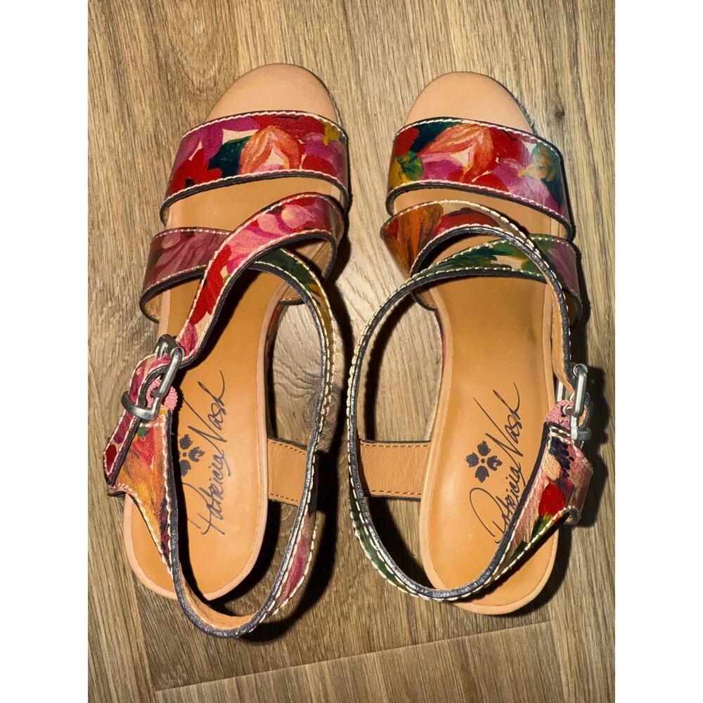 Patricia Nash floral wedge sandals - size 6 - A-U5 - Picture 4 of 10